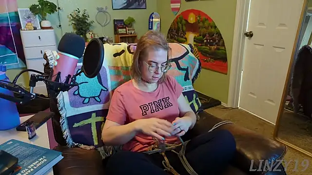 Snapshot of Linzy_19 chatting on March 18, 3:31 pm Linzy 19 online show from March 18, 3:31 pm