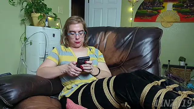 Snapshot of Linzy_19 chatting on September 14, 3:38 am Linzy 19 online show from September 14, 3:38 am