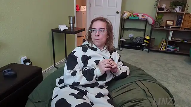 Linzy 19 online show from December 17, 2:34 pm