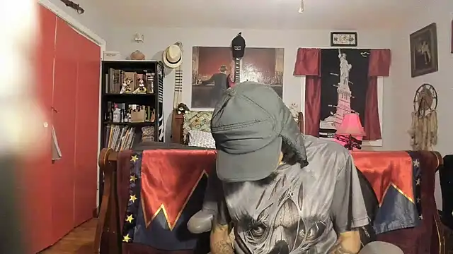 Snapshot of RoosterWabbit chatting on March 11, 5:27 am RoosterWabbit online show from March 11, 5:27 am