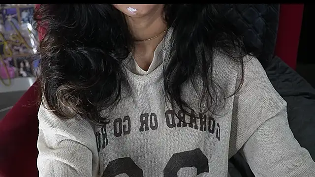 Snapshot of -AyeshaSinghania- chatting on December 19, 6:01 pm -AyeshaSinghania- online show from December 19, 6:01 pm