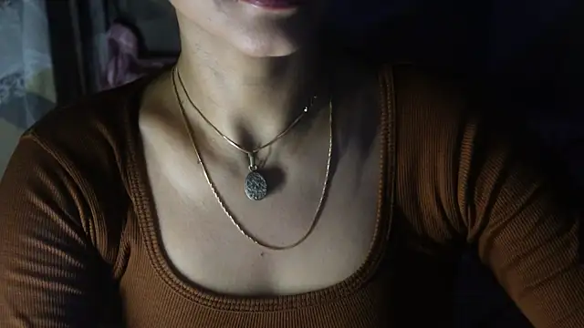 Snapshot of -AyeshaSinghania- chatting on November 1, 8:38 am -AyeshaSinghania- online show from November 1, 8:38 am