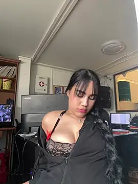 emily roberts1 online show from January 28, 6:39 pm