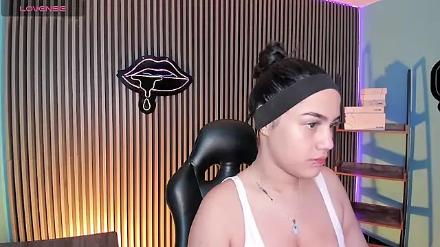 emily roberts1 online show from March 21, 3:55 am