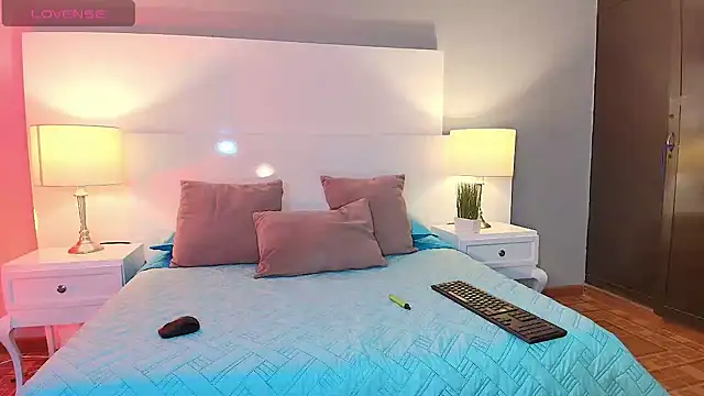 emily roberts1 online show from September 18, 10:12 pm