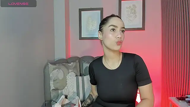 emily roberts1 online show from September 30, 1:16 pm