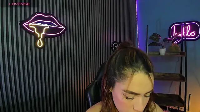 emily roberts1 online show from November 6, 4:35 am