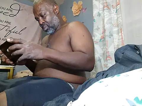 Snapshot of macnificent1fr chatting on December 4, 4:10 am macnificent1fr online show from December 4, 4:10 am