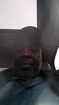 Snapshot of macnificent1fr chatting on December 17, 9:10 pm macnificent1fr online show from December 17, 9:10 pm