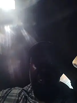 Snapshot of macnificent1fr chatting on December 19, 3:57 am macnificent1fr online show from December 19, 3:57 am