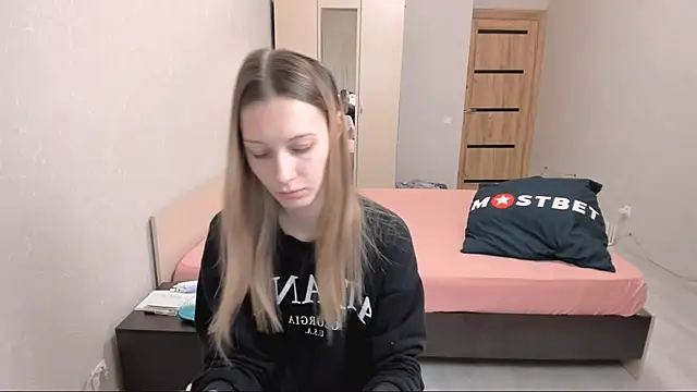 OliviaLukas online show from December 18, 5:42 pm