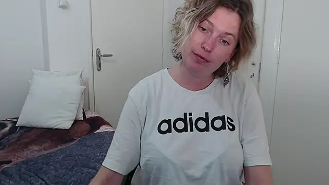 Snapshot of cumfun chatting on February 5, 7:51 pm cumfun online show from February 5, 7:51 pm