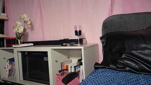 SashaEstrella online show from May 2, 4:28 am