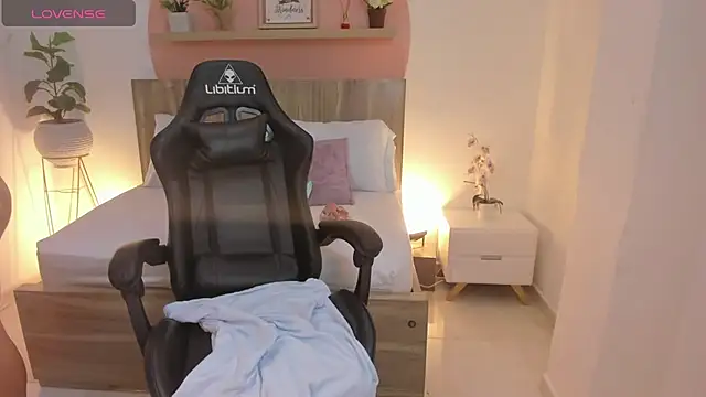 roseliam25 online show from February 5, 10:12 pm