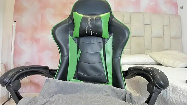 aida rose  online show from April 13, 8:58 pm