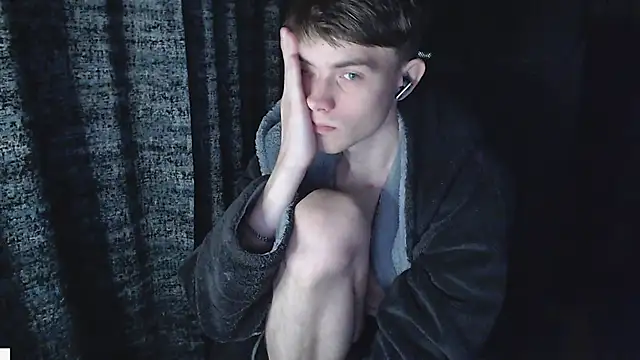 Snapshot of Student_Oliver chatting on November 14, 7:01 pm Student Oliver online show from November 14, 7:01 pm