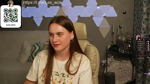 Snapshot of HarleyDeess chatting on October 23, 7:01 pm HarleyDeess online show from October 23, 7:01 pm