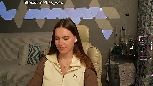 HarleyDeess online show from November 2, 10:45 pm