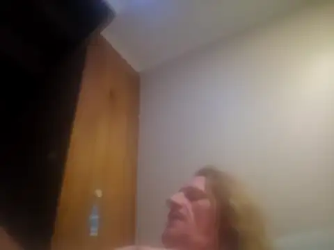 Snapshot of Travislovescum chatting on October 13, 9:53 am Travislovescum online show from October 13, 9:53 am