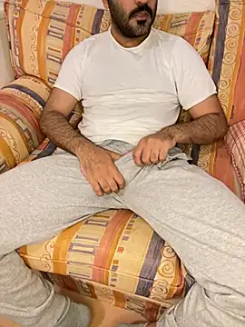 Snapshot of boymoon_20 chatting on January 5, 8:21 pm boymoon 20 online show from January 5, 8:21 pm