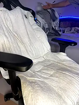 Snapshot of boymoon_20 chatting on September 15, 11:05 pm boymoon 20 online show from September 15, 11:05 pm