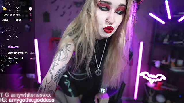 Snapshot of amywhitenessxx chatting on May 24, 11:26 am amywhitenessxx online show from May 24, 11:26 am