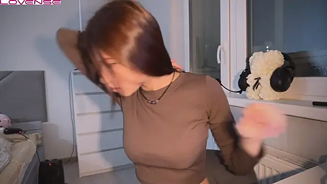 Snapshot of YourOblivion chatting on February 19, 5:49 pm YourOblivion online show from February 19, 5:49 pm