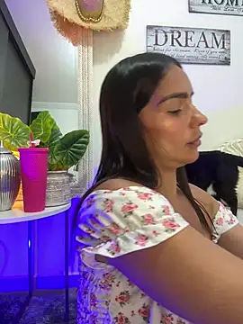 Mau White online show from February 5, 6:04 pm