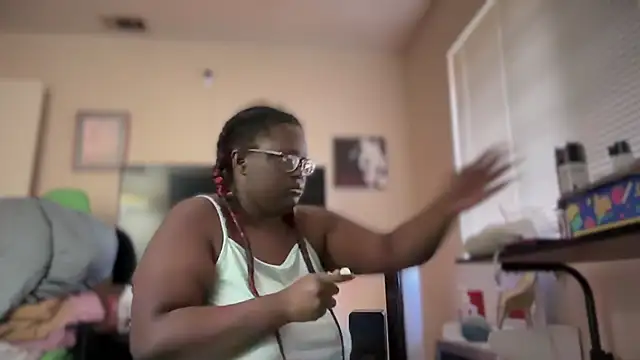 Snapshot of Yagurl__west chatting on January 18, 11:11 pm Yagurl west online show from January 18, 11:11 pm