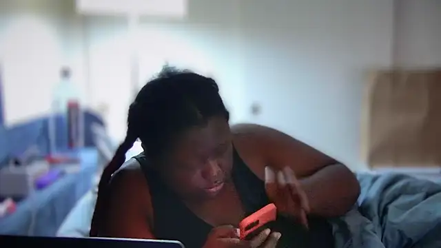 Snapshot of Yagurl__west chatting on January 24, 8:43 pm Yagurl west online show from January 24, 8:43 pm