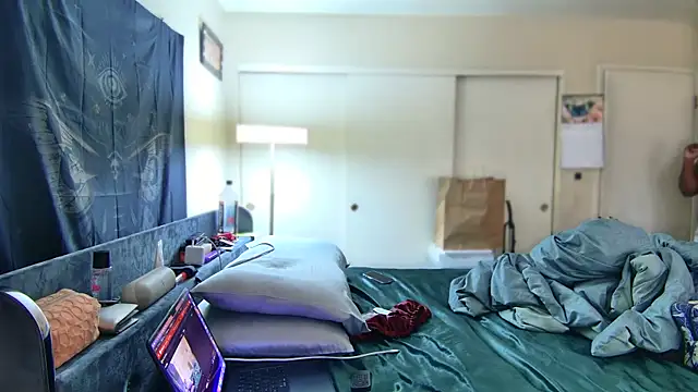 Snapshot of Yagurl__west chatting on January 25, 9:35 pm Yagurl west online show from January 25, 9:35 pm