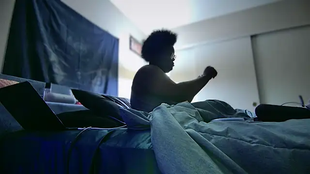 Snapshot of Yagurl__west chatting on February 2, 2:48 am Yagurl west online show from February 2, 2:48 am