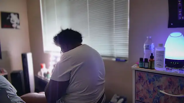 Snapshot of Yagurl__west chatting on February 3, 8:57 pm Yagurl west online show from February 3, 8:57 pm