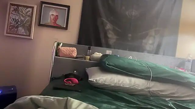 Snapshot of Yagurl__west chatting on February 6, 3:16 am Yagurl west online show from February 6, 3:16 am