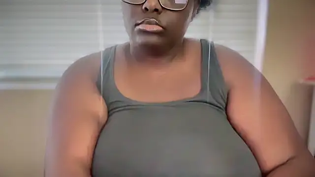 Snapshot of Yagurl__west chatting on February 9, 12:06 am Yagurl west online show from February 9, 12:06 am