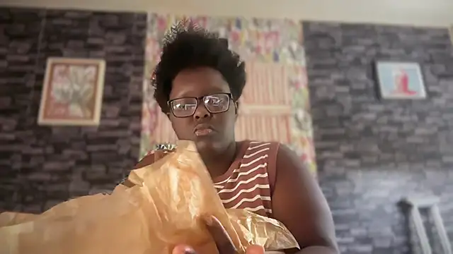 Snapshot of Yagurl__west chatting on October 5, 9:56 pm Yagurl west online show from October 5, 9:56 pm