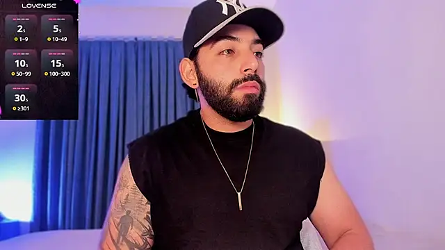 Snapshot of leo_thewolf_ chatting on November 30, 4:05 am leo thewolf online show from November 30, 4:05 am