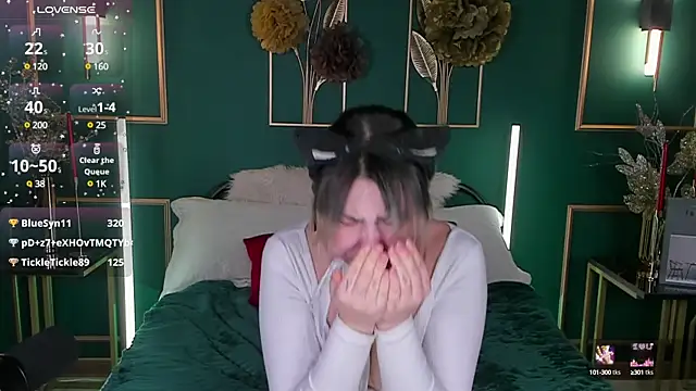 Snapshot of PennyMay chatting on December 25, 3:29 am PennyMay online show from December 25, 3:29 am