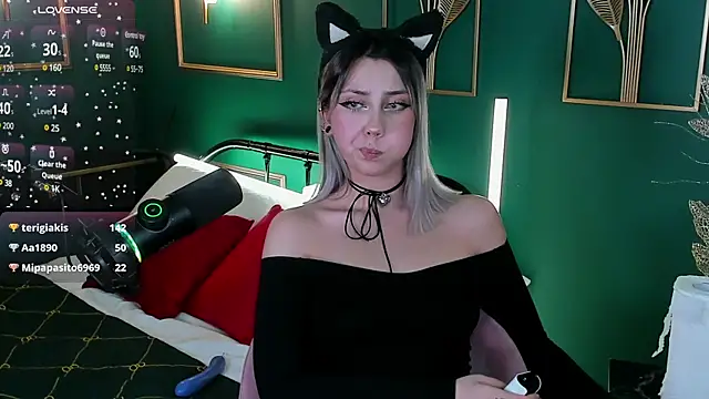 Snapshot of PennyMay chatting on December 28, 11:30 am PennyMay online show from December 28, 11:30 am