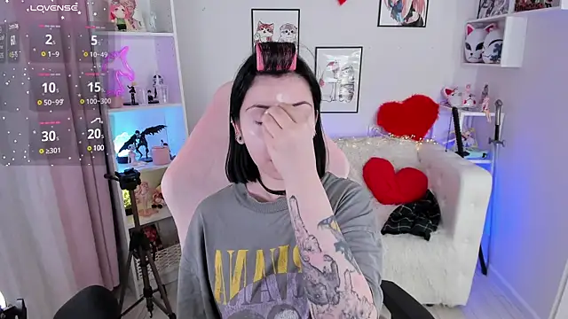 Snapshot of PennyMay chatting on February 13, 4:32 am PennyMay online show from February 13, 4:32 am