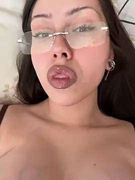 Snapshot of PennyMay chatting on April 16, 6:36 am PennyMay online show from April 16, 6:36 am