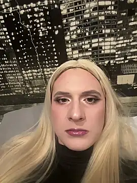 Snapshot of The_Q chatting on February 6, 4:54 pm The Q online show from February 6, 4:54 pm