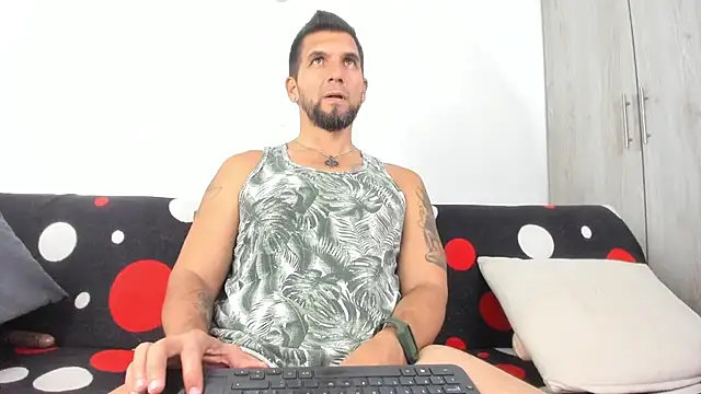 Snapshot of JULESLAKES chatting on December 2, 2:17 am JULESLAKES online show from December 2, 2:17 am