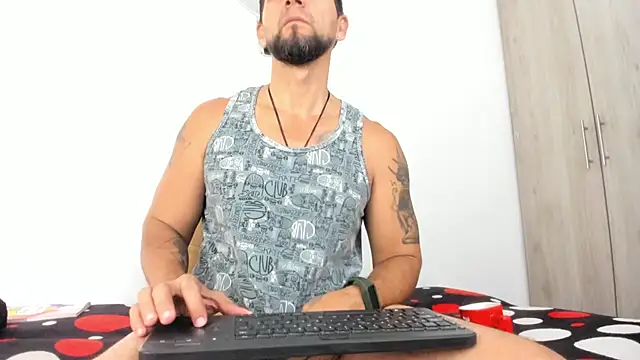 Snapshot of JULESLAKES chatting on December 15, 11:47 am JULESLAKES online show from December 15, 11:47 am