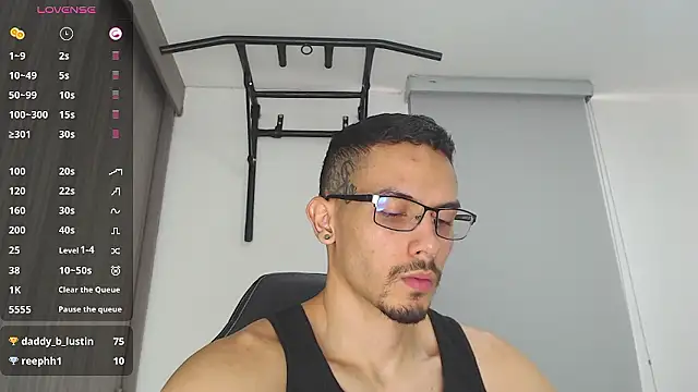 Snapshot of russthiago chatting on December 2, 3:58 pm russthiago online show from December 2, 3:58 pm