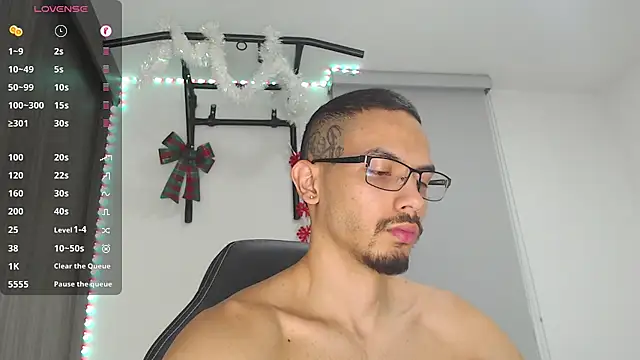 Snapshot of russthiago chatting on December 25, 11:20 pm russthiago online show from December 25, 11:20 pm