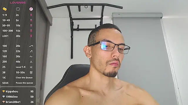 Snapshot of russthiago chatting on January 2, 4:35 pm russthiago online show from January 2, 4:35 pm