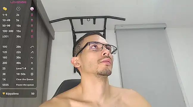 Snapshot of russthiago chatting on February 1, 2:26 am russthiago online show from February 1, 2:26 am