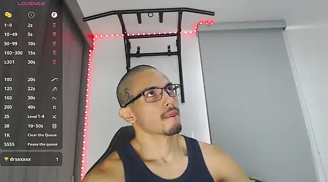 Snapshot of russthiago chatting on February 8, 3:00 pm russthiago online show from February 8, 3:00 pm