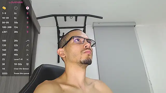 Snapshot of russthiago chatting on February 20, 2:02 pm russthiago online show from February 20, 2:02 pm